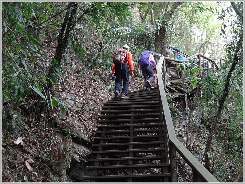 2015-03-23 09-41-33走在獨立山步道.JPG